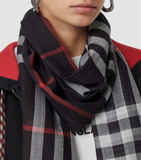 шарф burberry черный|Burberry check wool scarf.